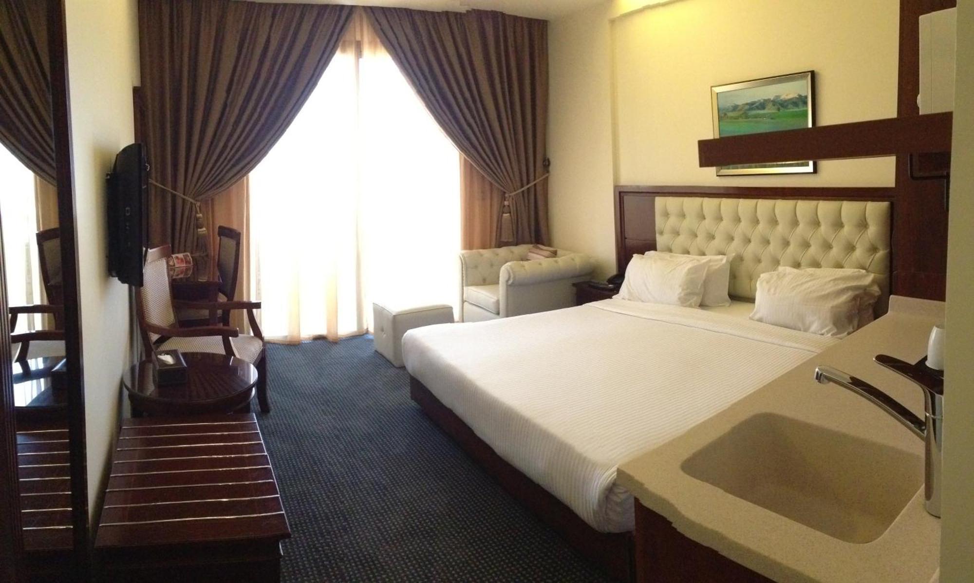 Midtown Hotel & Suites Beirut Esterno foto